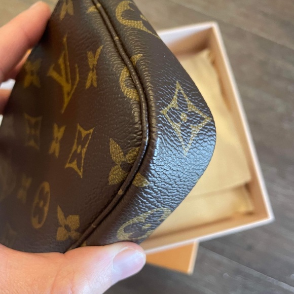 LOUIS VUITTON Monogram Christmas Mini Pochette - Picture 10 of 12